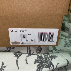 BRAND NEW tazz ugh platforms